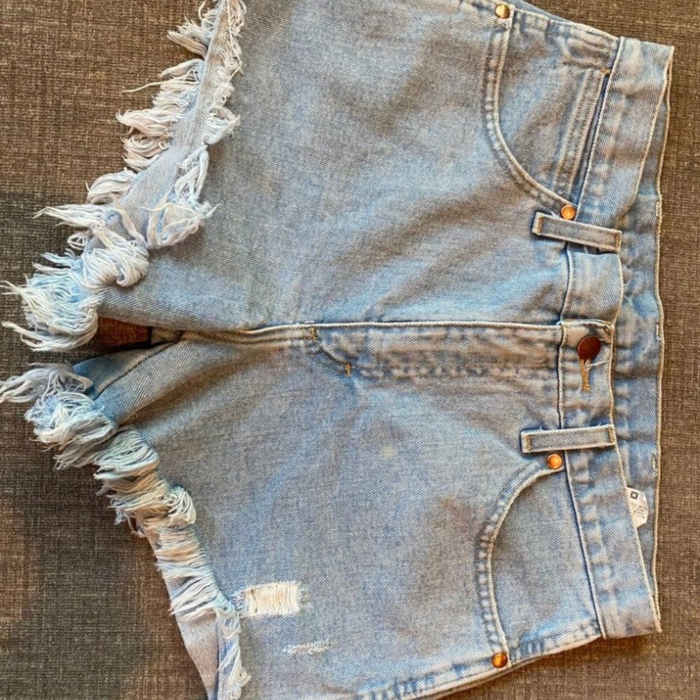 Wrangler Women's Reworked Shorts - Size 28 - Picture 3 of 5
